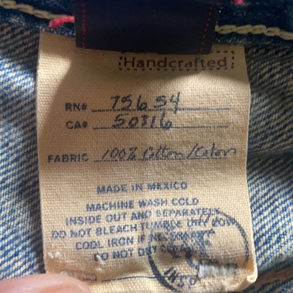 A&F Signature Stretch Denim
Skinny Jeans - Picture 2 of 5